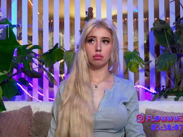FlowwwerGirl webcam