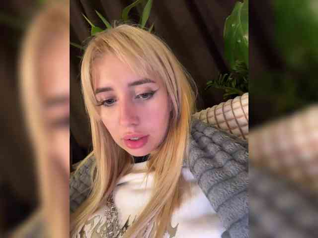 strip chat online MiaLiaHot
