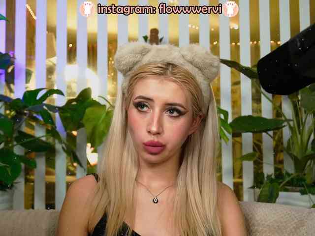 FlowwwerGirl webcam