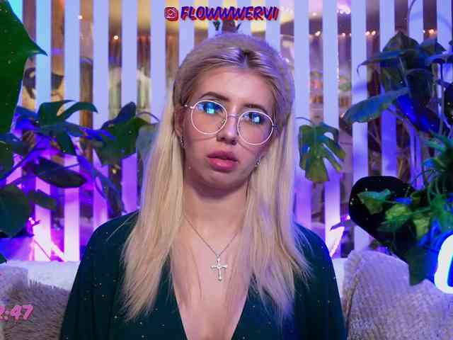 FlowwwerGirl webcam