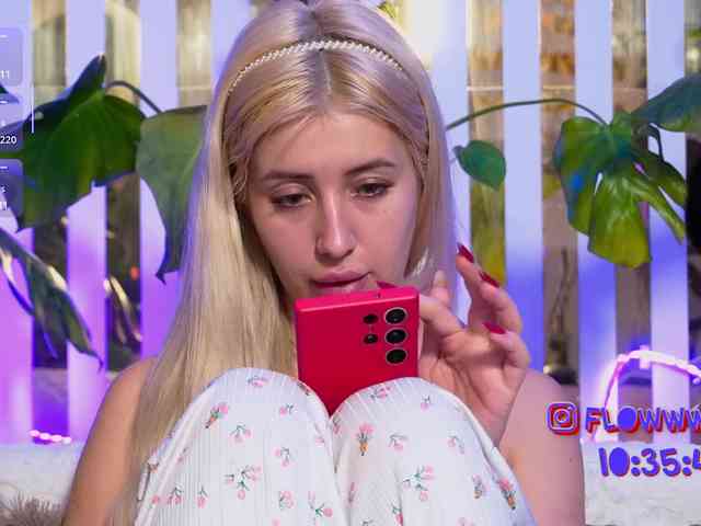 FlowwwerGirl webcam