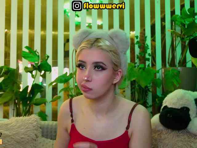 FlowwwerGirl webcam