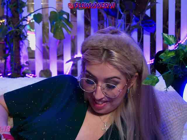 FlowwwerGirl webcam