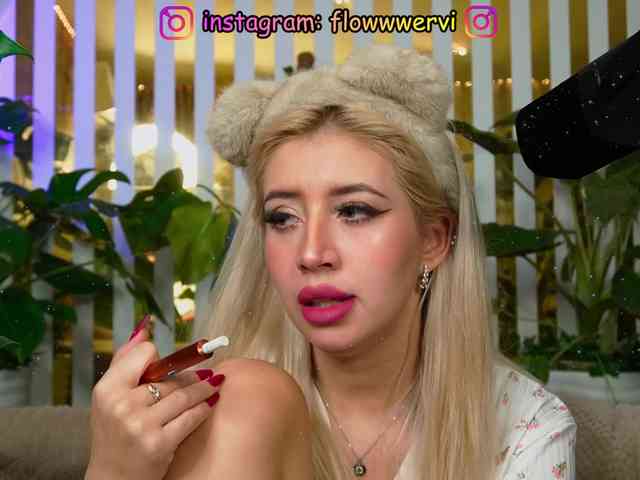 FlowwwerGirl webcam