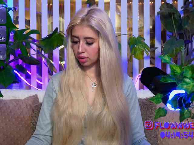 FlowwwerGirl webcam