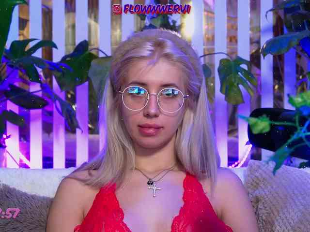 FlowwwerGirl webcam