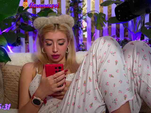FlowwwerGirl webcam