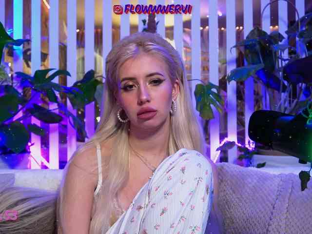 FlowwwerGirl webcam
