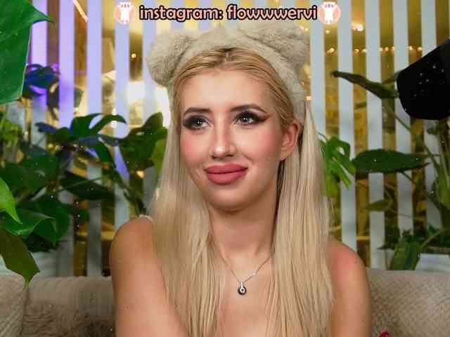 FlowwwerGirl webcam
