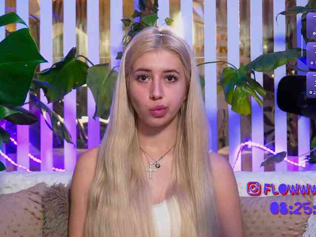 FlowwwerGirl webcam
