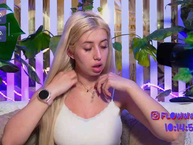 FlowwwerGirl webcam