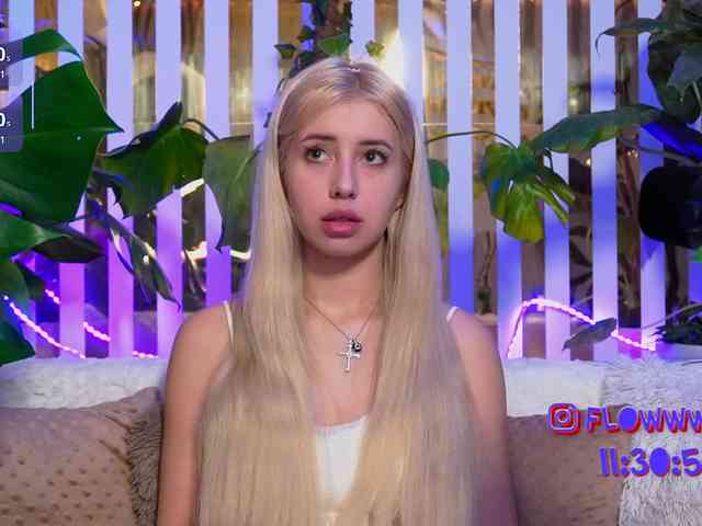 FlowwwerGirl webcam