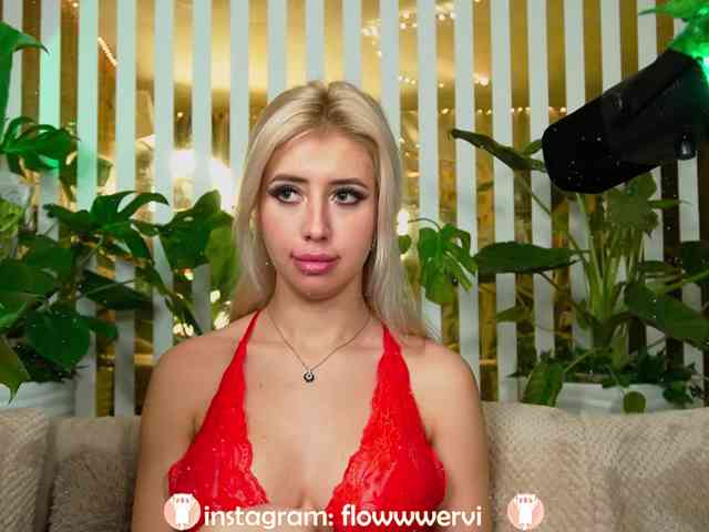 FlowwwerGirl webcam