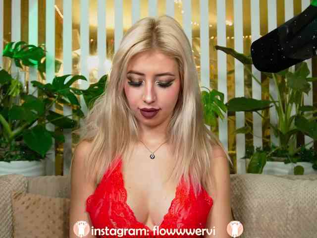 FlowwwerGirl webcam
