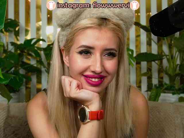 FlowwwerGirl webcam