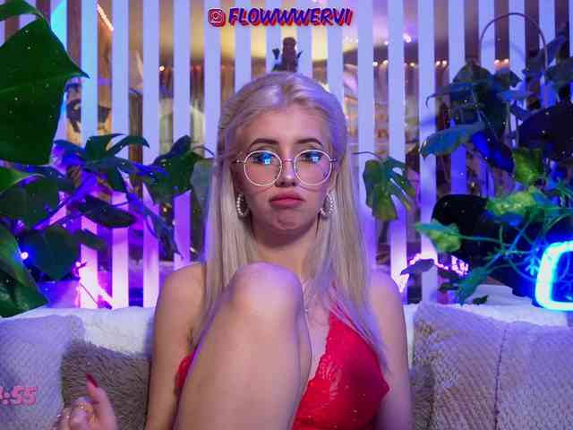FlowwwerGirl webcam