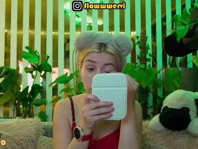 FlowwwerGirl webcam