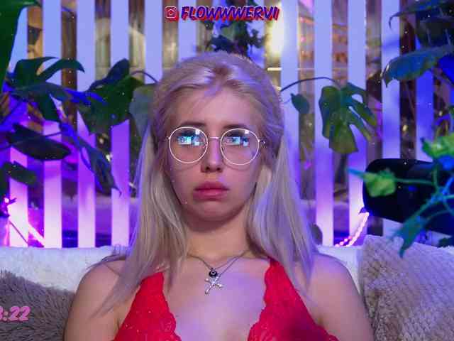 FlowwwerGirl webcam