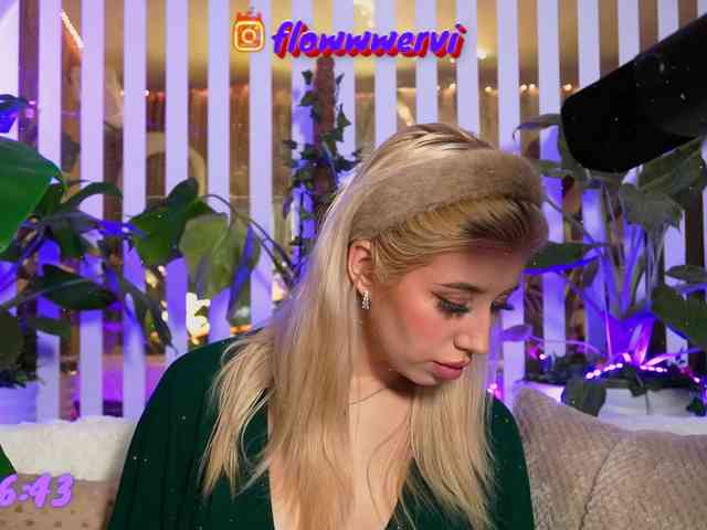 FlowwwerGirl webcam
