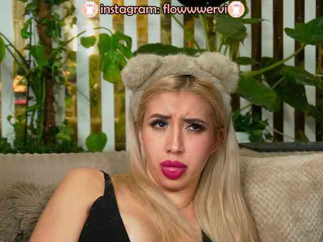 FlowwwerGirl webcam