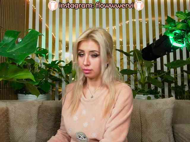 FlowwwerGirl webcam