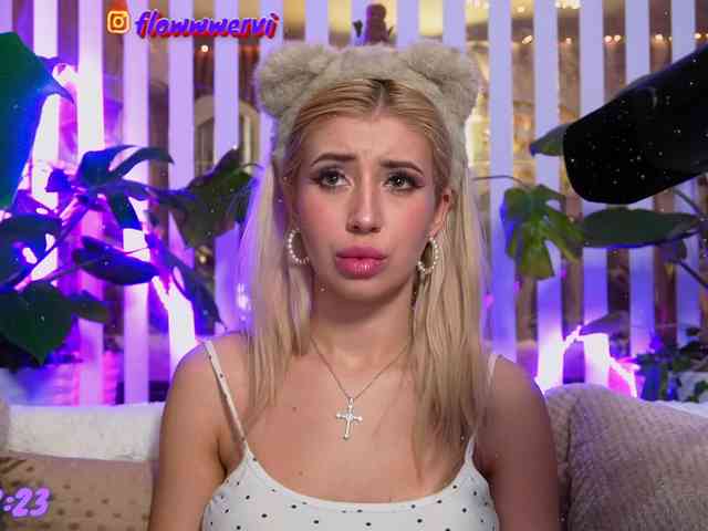 FlowwwerGirl webcam