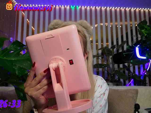 FlowwwerGirl webcam