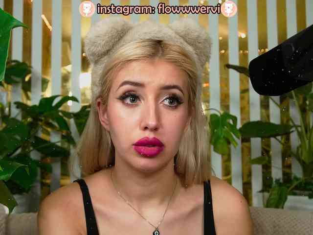 free live cam sex MiaLiaHot