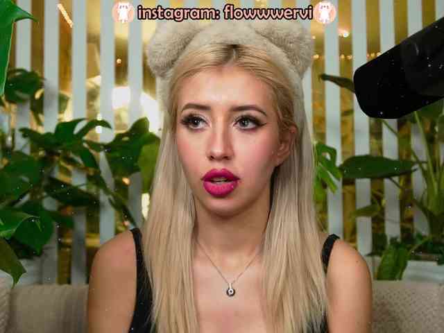 FlowwwerGirl webcam