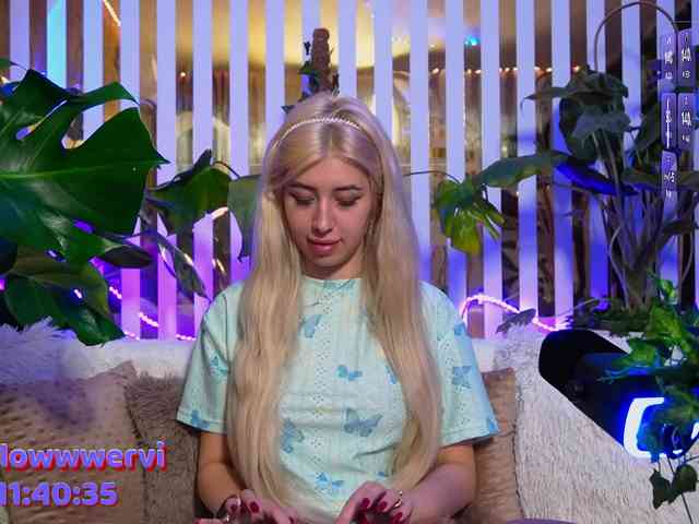 FlowwwerGirl webcam