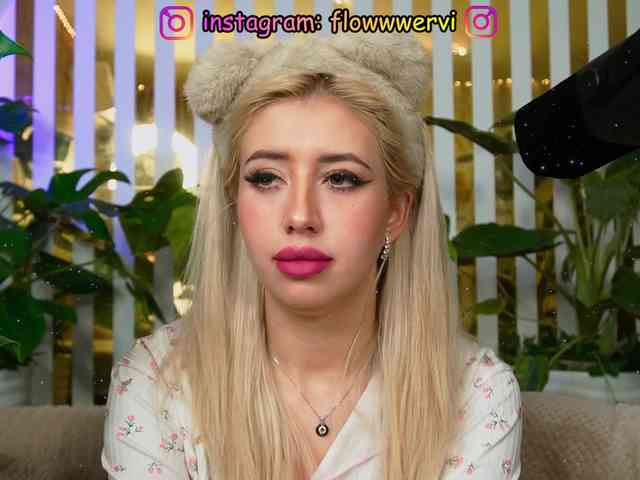 free live cam sex MiaLiaHot