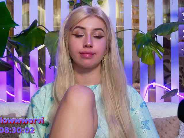 FlowwwerGirl webcam