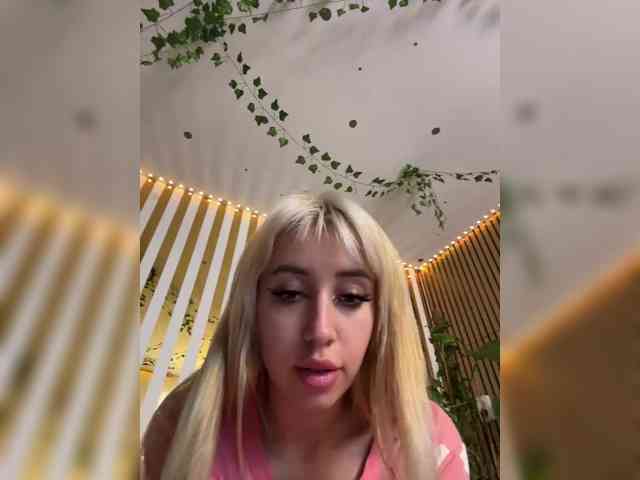real webcam MiaLiaHot