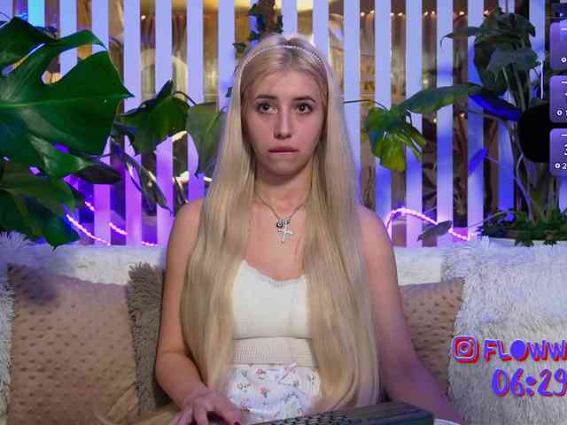 FlowwwerGirl webcam