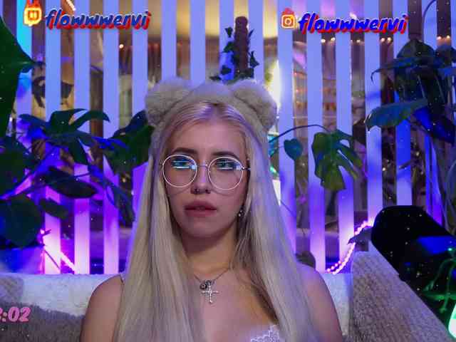 FlowwwerGirl webcam
