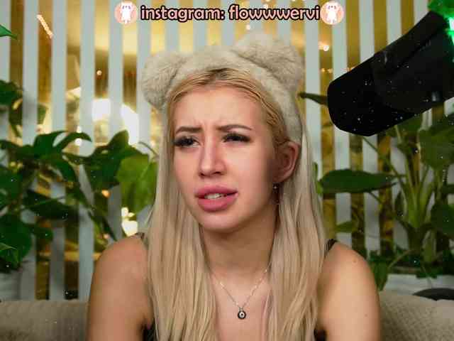 FlowwwerGirl webcam