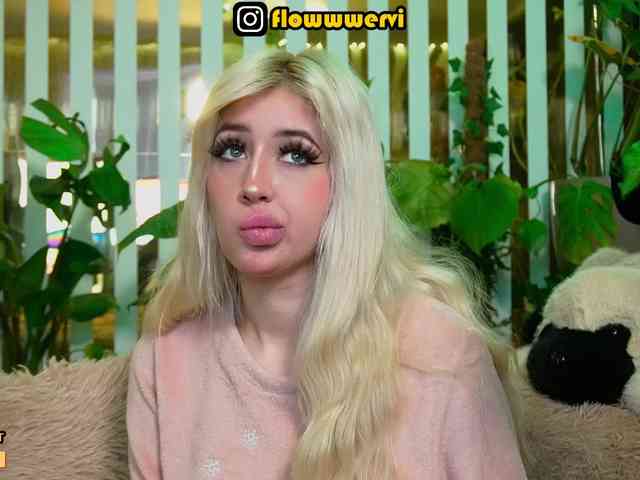 FlowwwerGirl webcam