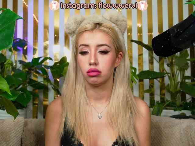 FlowwwerGirl webcam