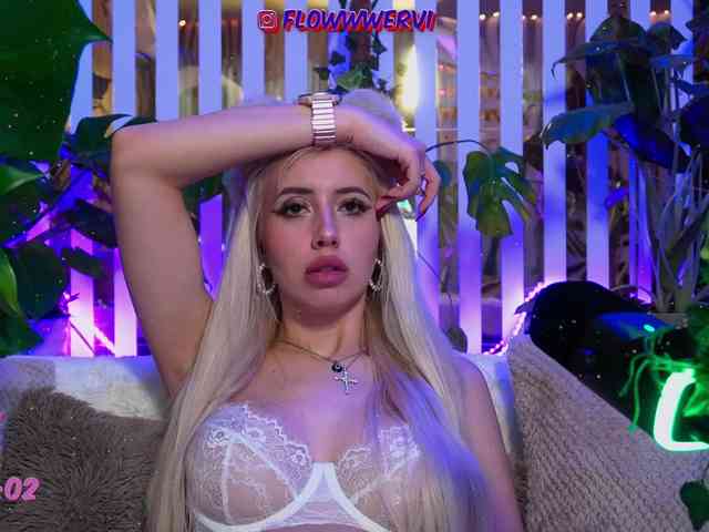 FlowwwerGirl webcam