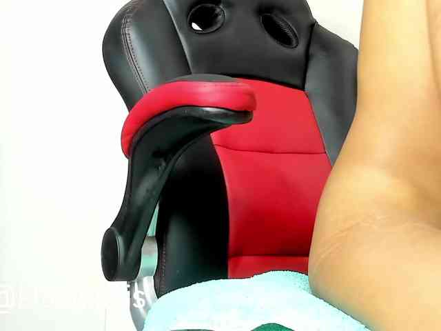 kloe-squirts webcam