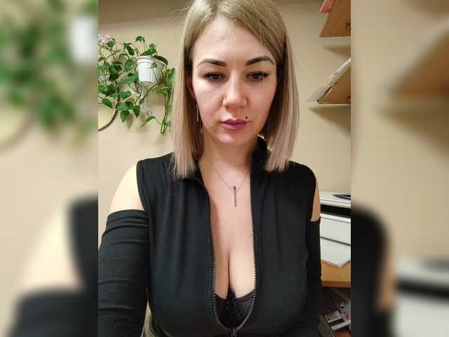 Mandarinka8 from BongaCams