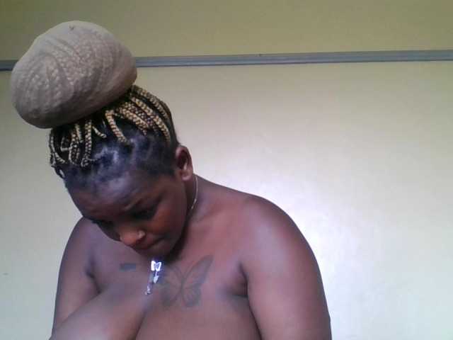 curvedhurny webcam bongacams model stream image