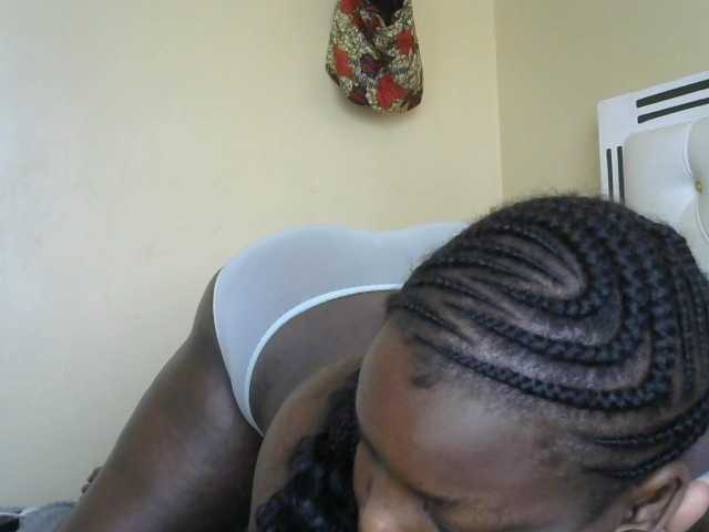 curvedhurny webcam bongacams model stream image