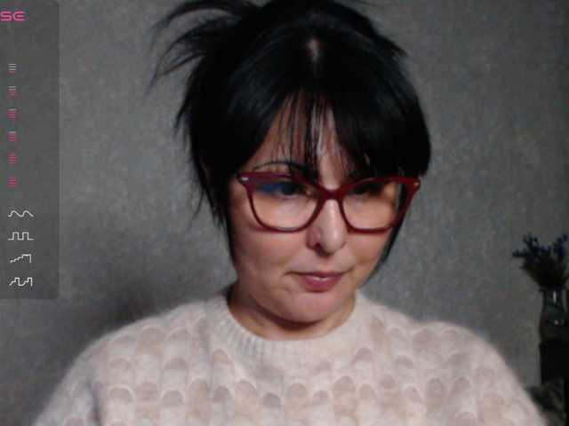 AlexEdythe — Hi, my name is Anechka  I don't watch the camera!!!!    Good mood everyone!))