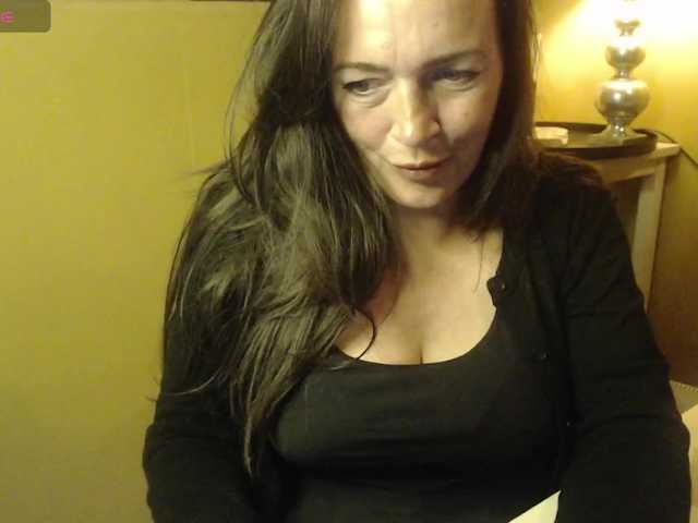 dutchmilf's BongaCams show and profile