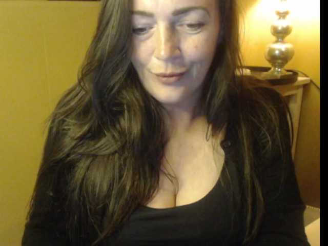 dutchmilf's BongaCams show and profile
