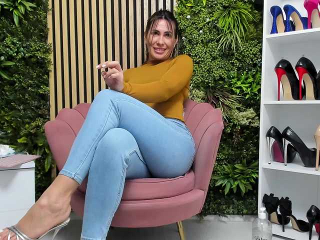 Sweetcherry30's BongaCams show and profile