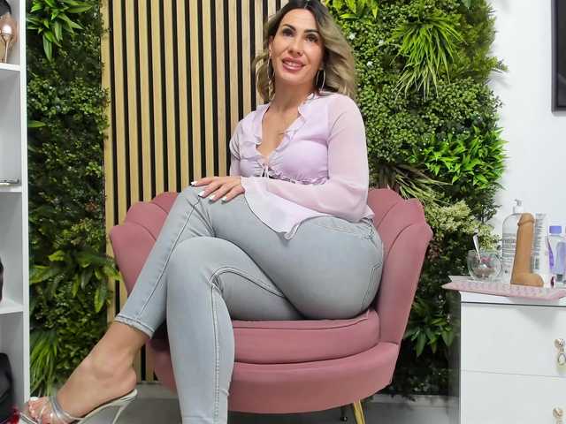 Sweetcherry30's BongaCams show and profile