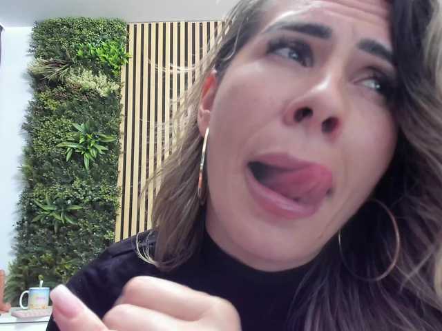 Sweetcherry30's BongaCams show and profile