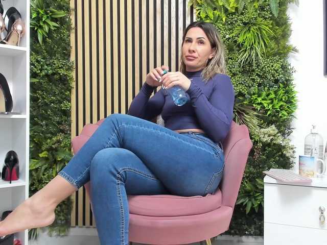 Sweetcherry30's BongaCams show and profile